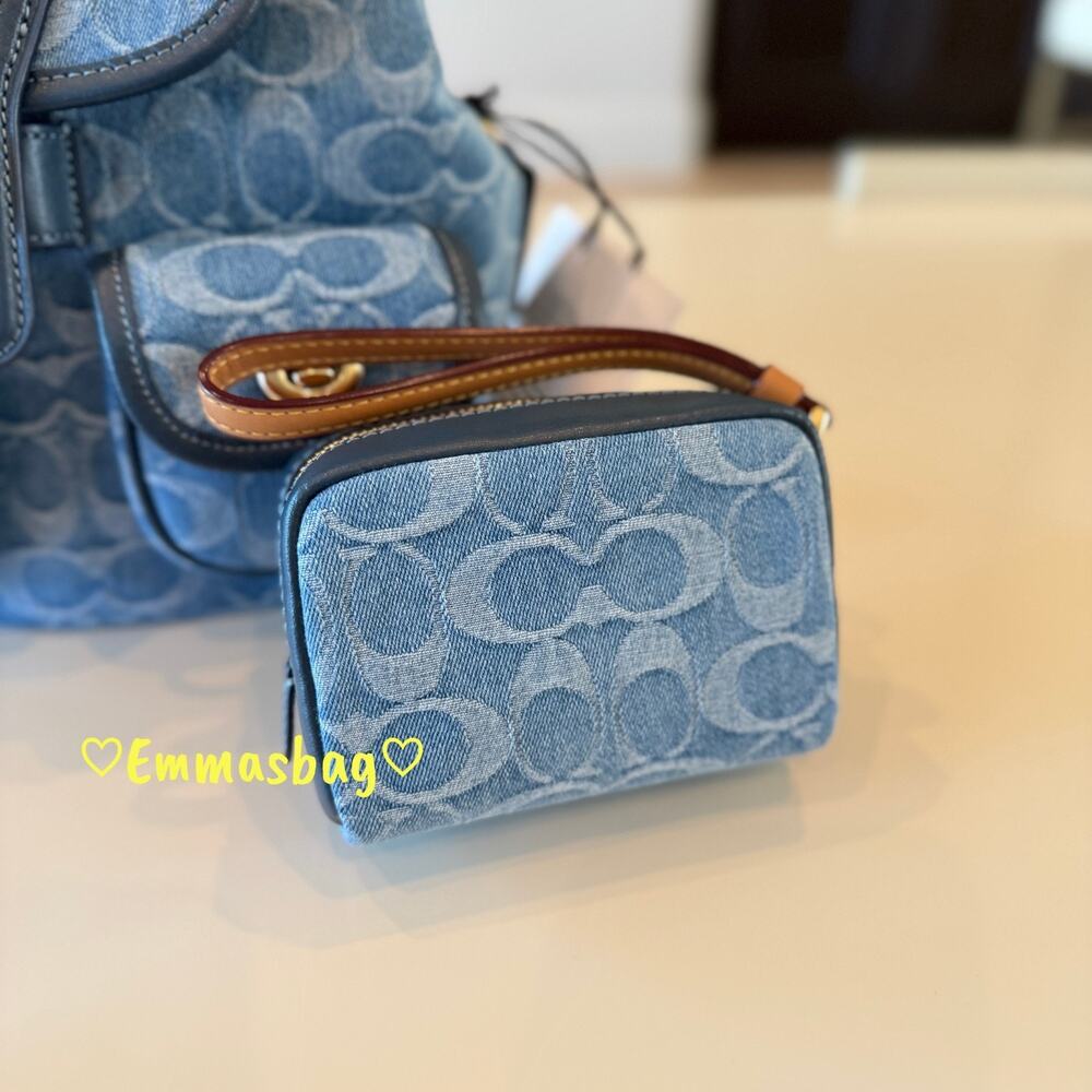 Last 1 ‼️Coach Pouch Wristlet In Signature Denim CDF02, denim/Gold/Indigo - Picture 2 of 4